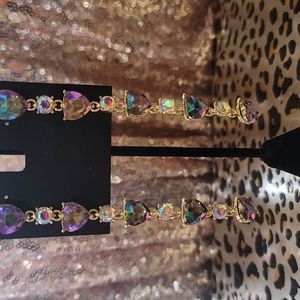 💝 NWT Purple And AB gem dangle earring